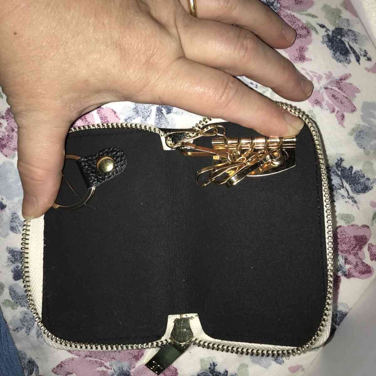 womans purse set - Fairfax, Virginia - FleaMarketBay