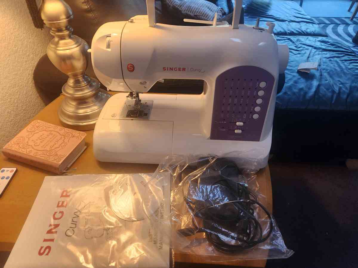 Singer Curly 8763 Zig Zag Sewing Machine - San Clemente, California