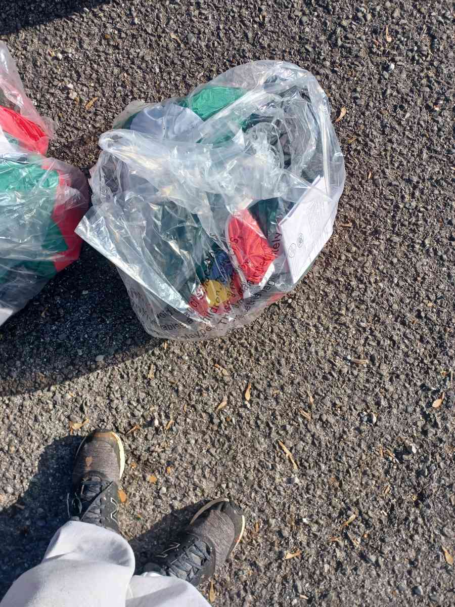 blow up Santas on an airplane - Carthage, Tennessee