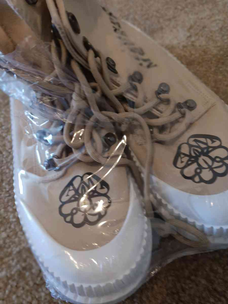 vinyl custom printed womens shoes size 10 - Saint Louis, Missouri - FleaMarketBay