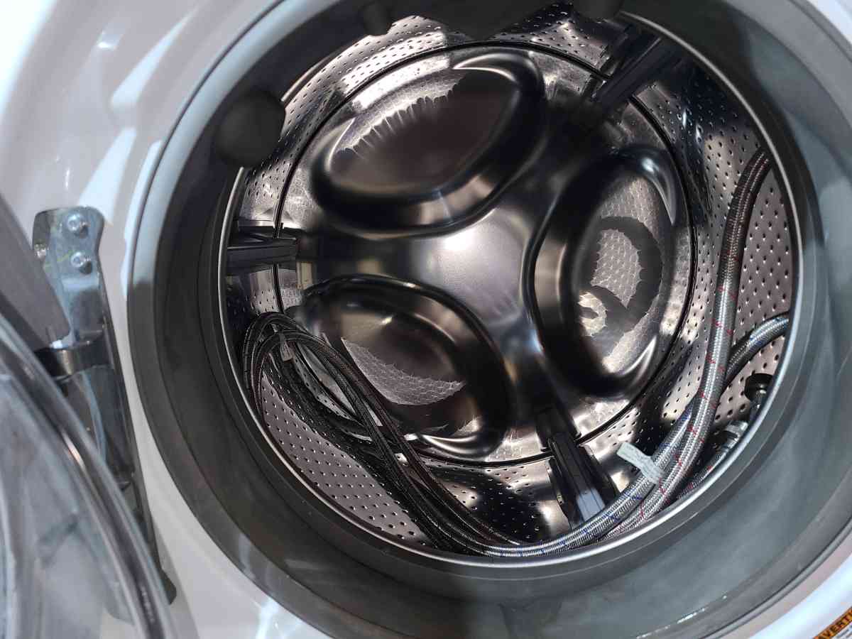 White Front Load Whirlpool Washer and Dryer Set