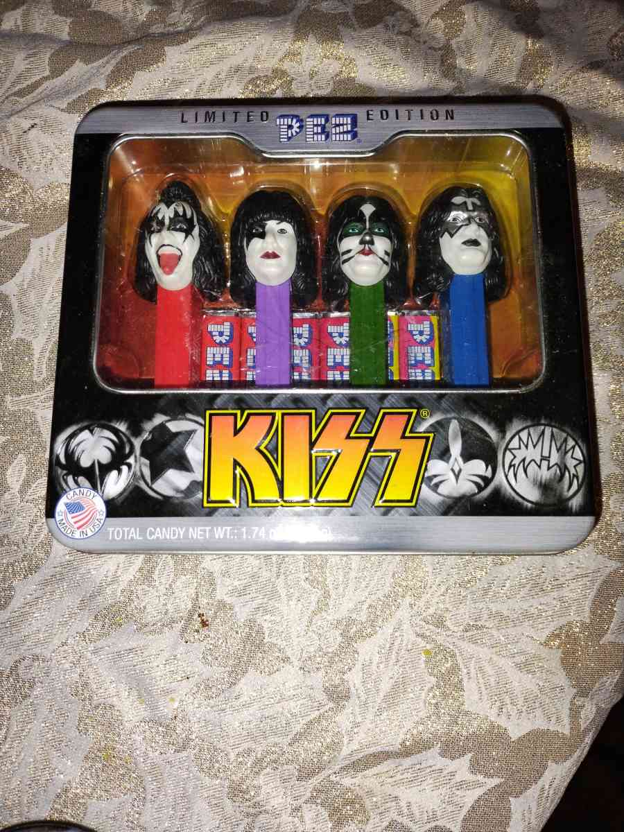 5 peace kiss set - Ridley Park, Pennsylvania - FleaMarketBay
