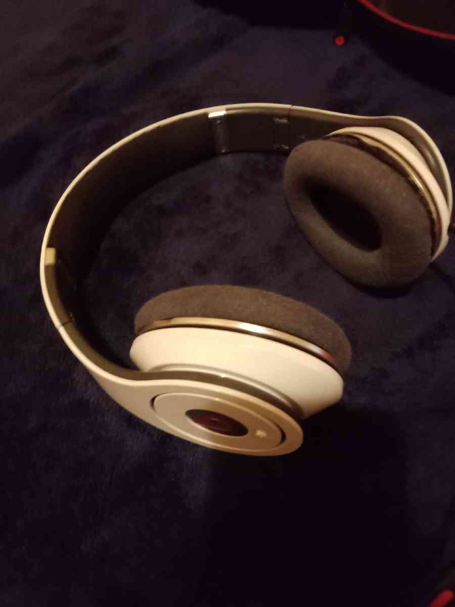 beats by Dr Dre studio Ekocycle high definition isolation he - Detroit, Michigan