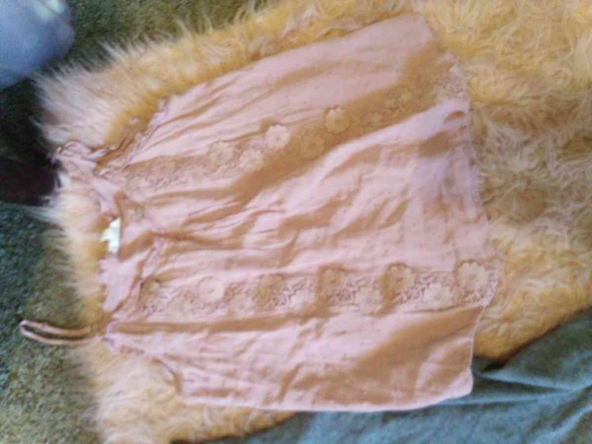 clothes - Chattanooga, Tennessee - FleaMarketBay