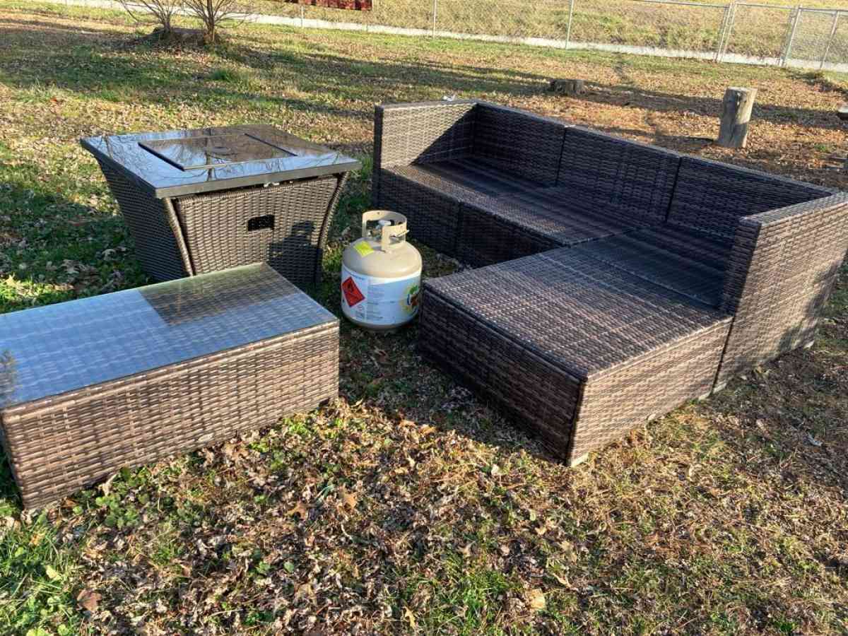 patio furniture  with fire pit table - Louisville, Kentucky - FleaMarketBay