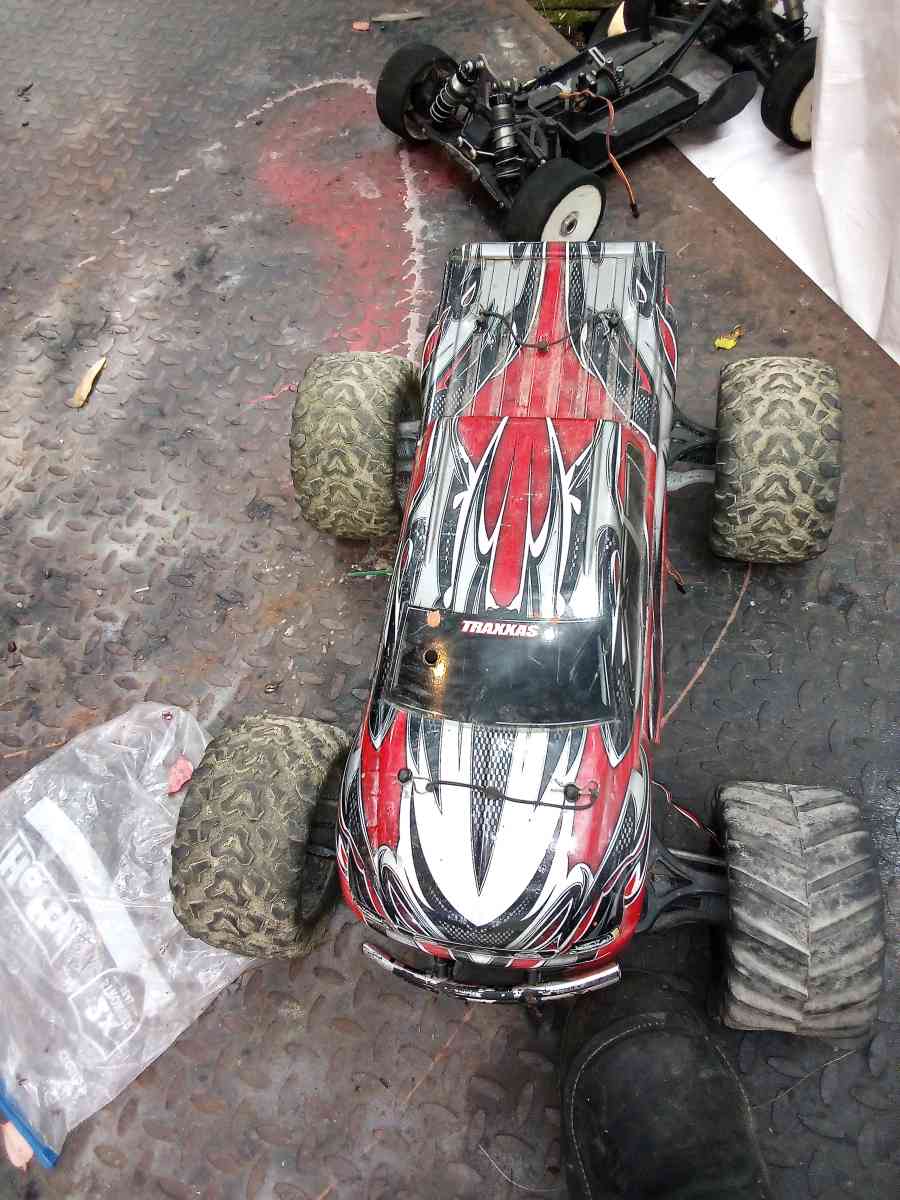Traxxas E Maxx - Umatilla, Florida - FleaMarketBay