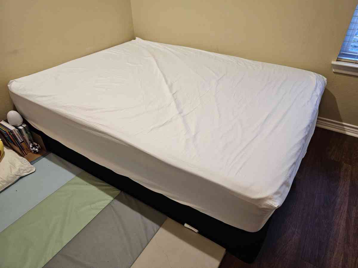 Pillow Top Queen Size Mattress With Box Spring - College Station, Texas - FleaMarketBay