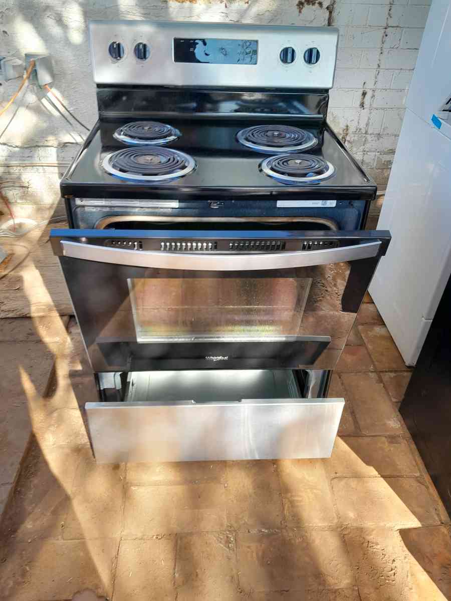 ELECTRIC WHIRLPOOL STOVE STENLESS STILL WITH BLACK EXCELLENT - Alpine, Arizona - FleaMarketBay