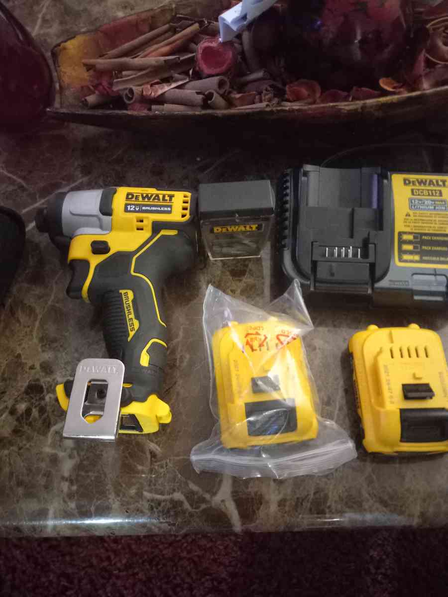 Dewalt 12v drill comes with 2 batteries bits and tote bag ne - Portsmouth, Virginia - FleaMarketBay