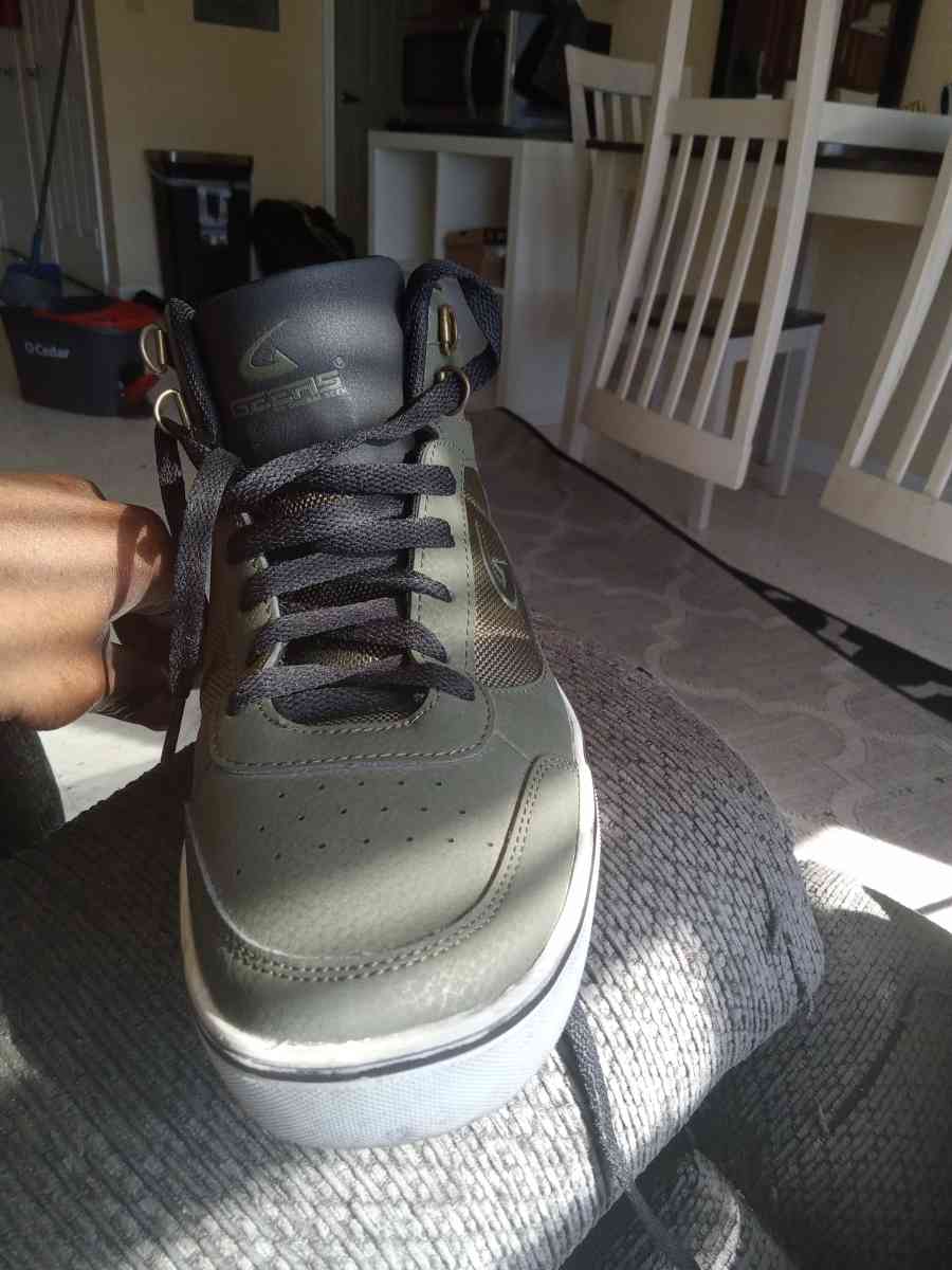 shoes size 9 half - Eunice, Louisiana