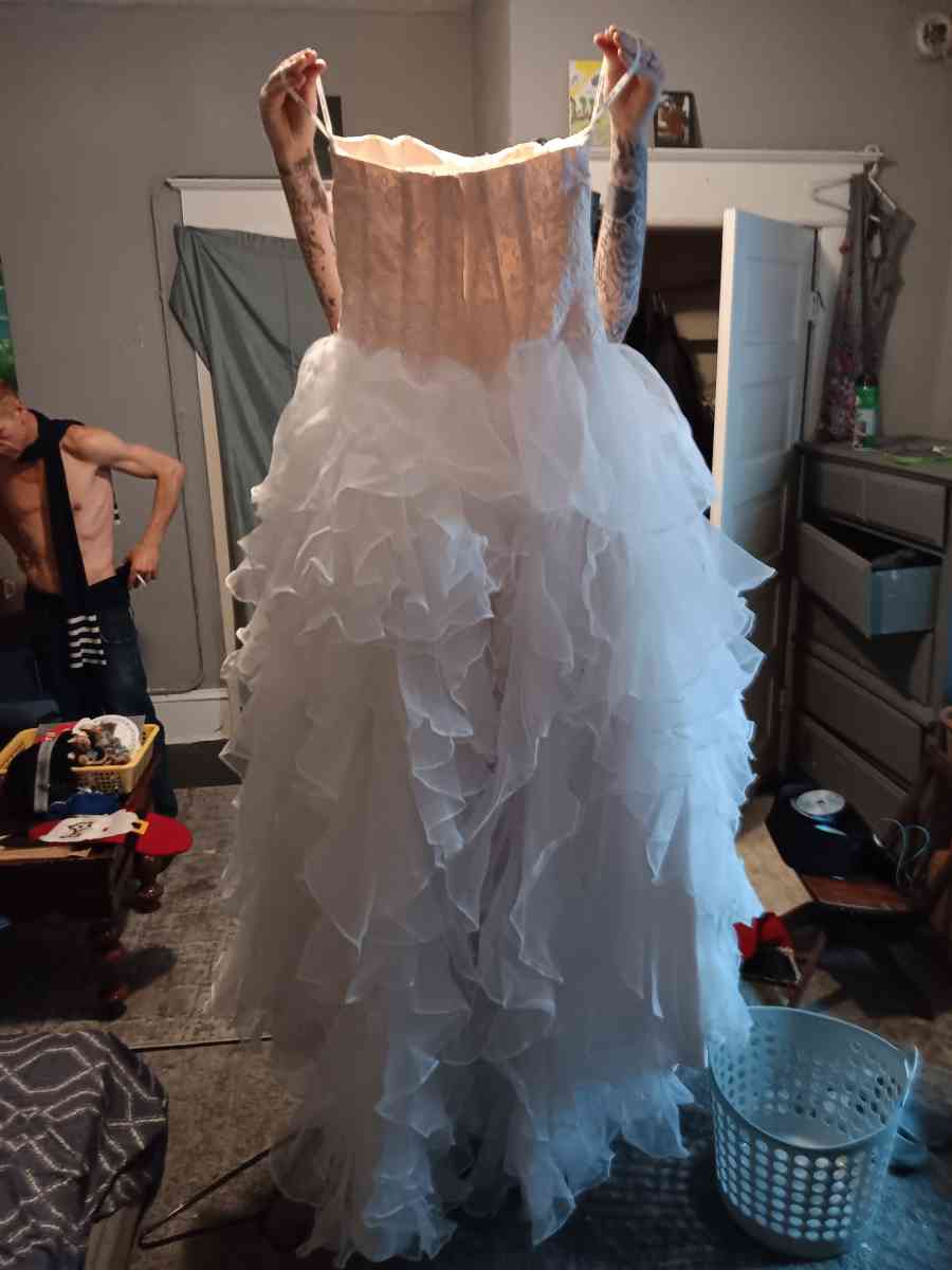 wedding dress - Roanoke, Virginia - FleaMarketBay