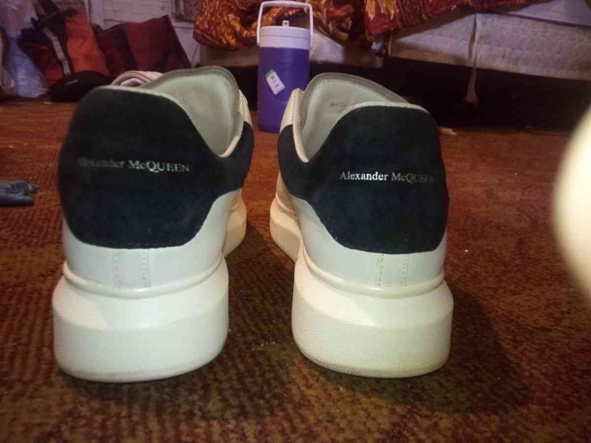 Alexander McQueen size 9 - Elkton, Maryland - FleaMarketBay