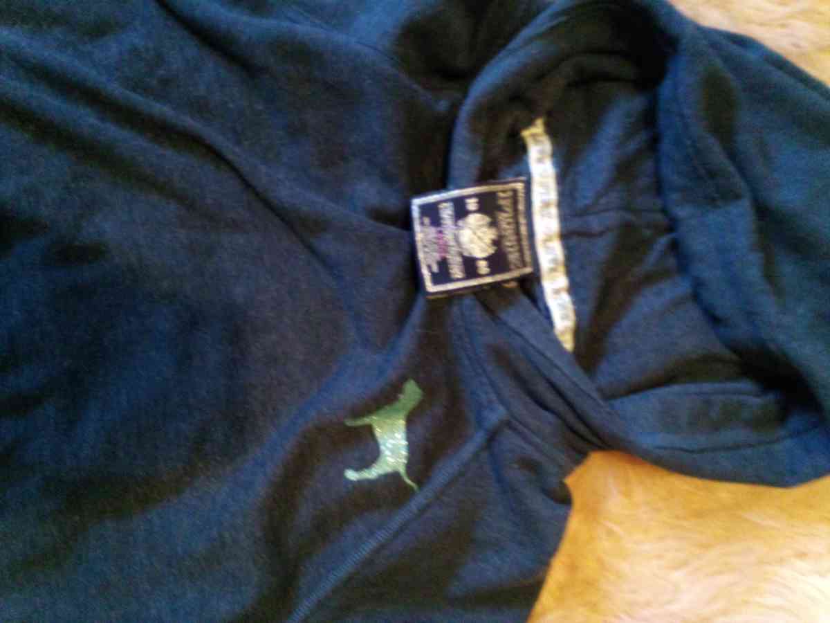 clothes - Chattanooga, Tennessee - FleaMarketBay