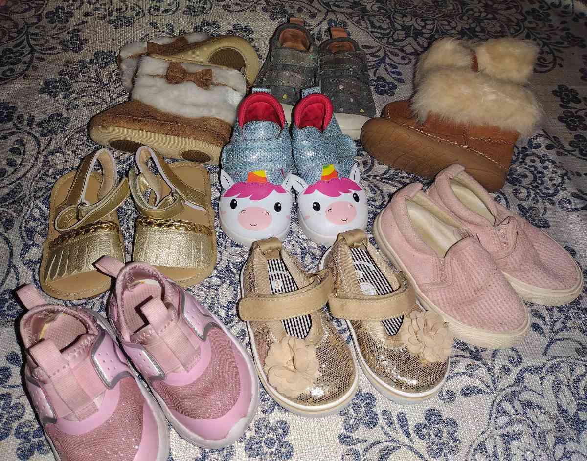 Bows Bibs Blankets  More - Ocklawaha, Florida - FleaMarketBay