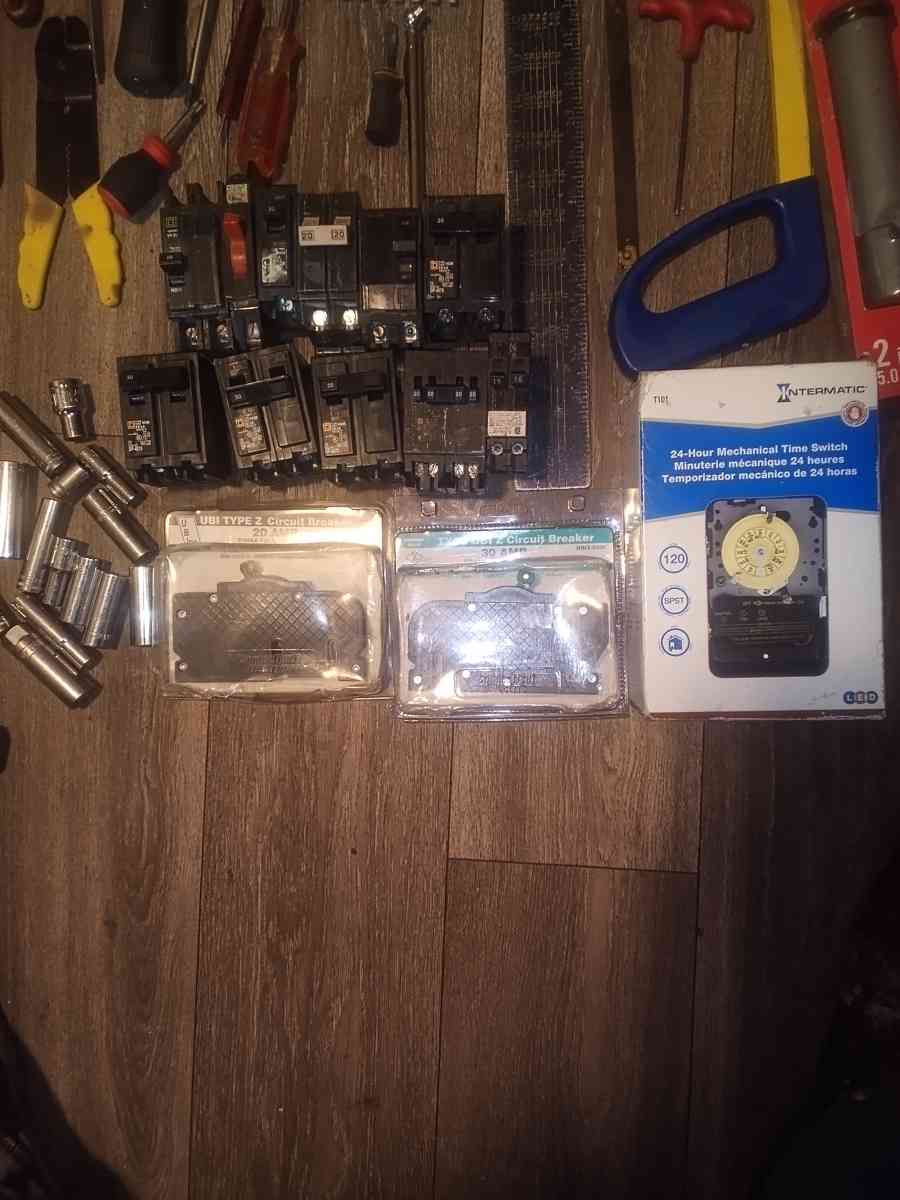 tool and parts lot - Phoenix, Arizona - FleaMarketBay