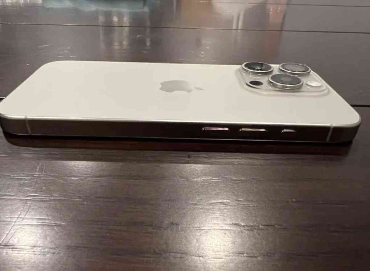 I phone 15 Titanium unlocked - Alicia, Arkansas - FleaMarketBay