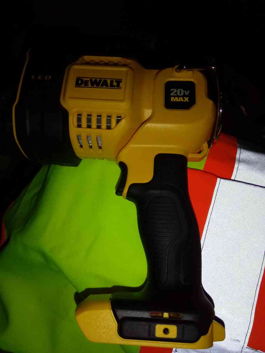 NEW DEWALT 20 V LED - Norfolk, Virginia