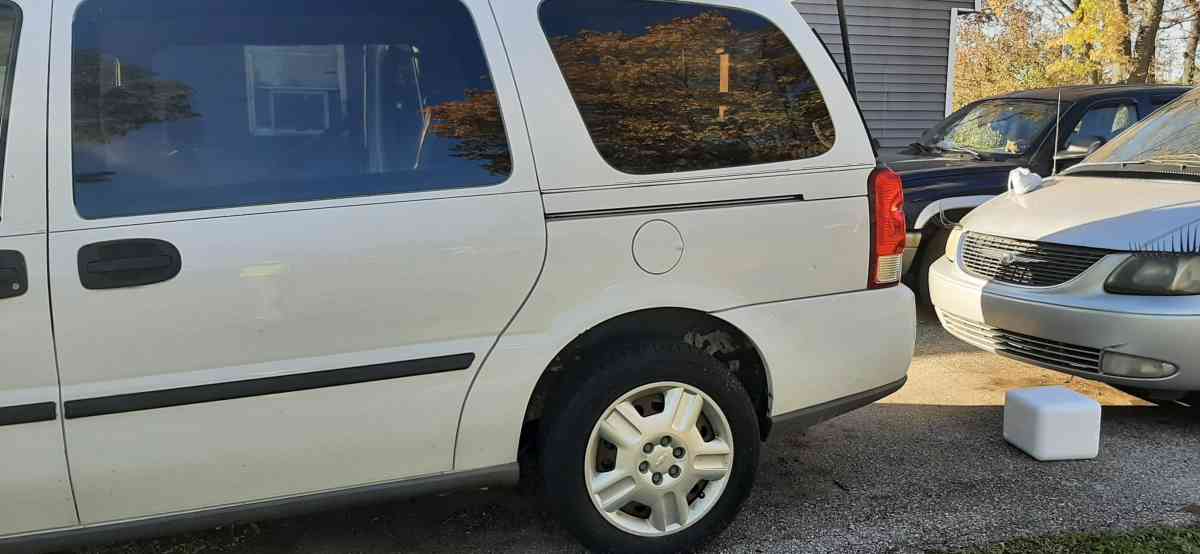 2006 chevy uplander van - Indianapolis, Indiana - FleaMarketBay