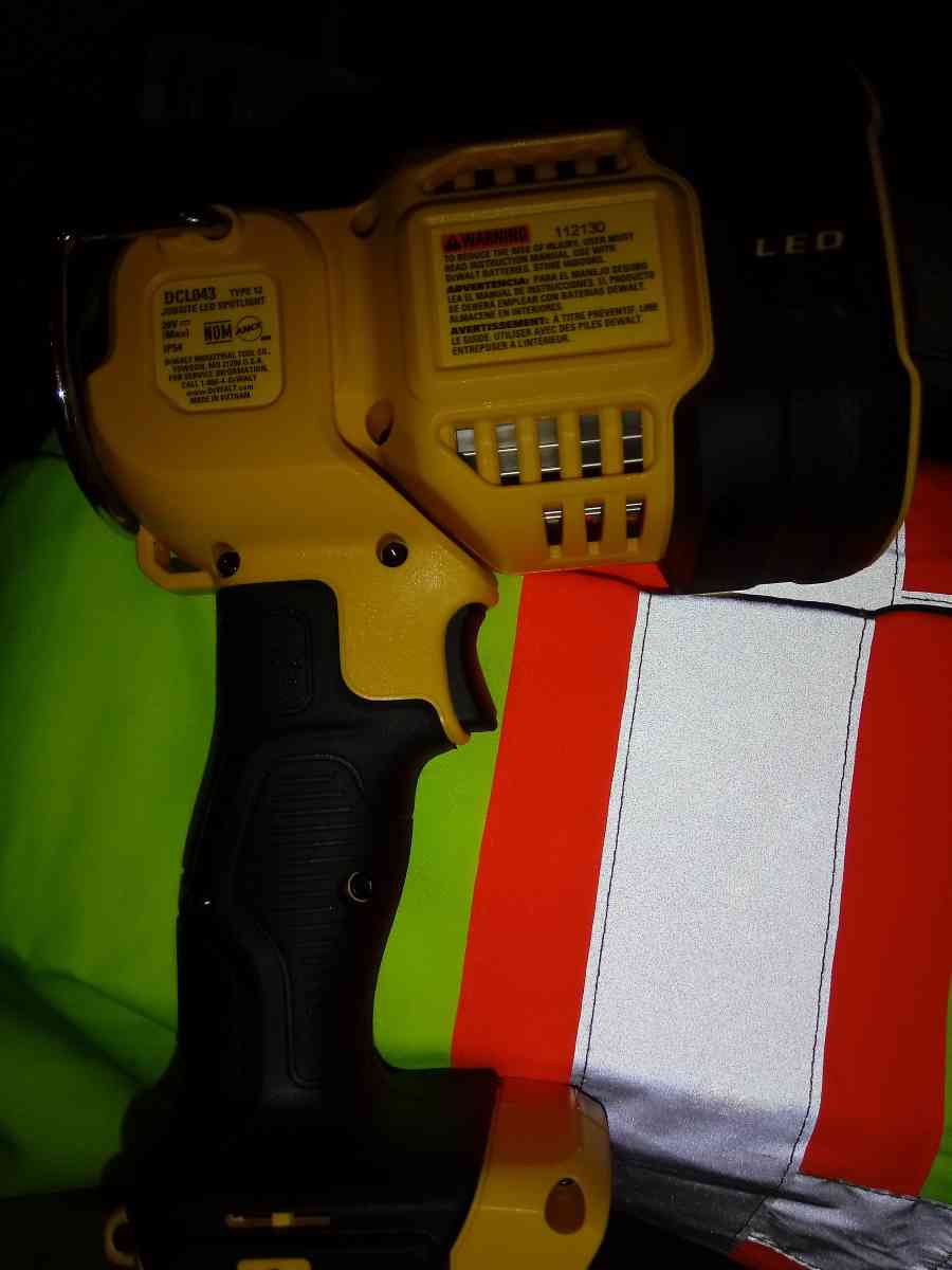 NEW DEWALT 20 V LED - Norfolk, Virginia - FleaMarketBay