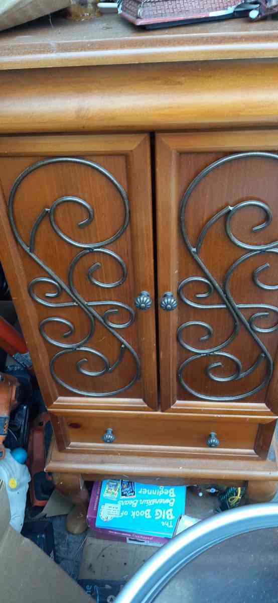 jewrly cabinet - Indianapolis, Indiana - FleaMarketBay