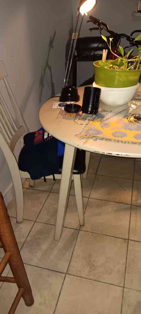 old table - Knoxville, Tennessee - FleaMarketBay