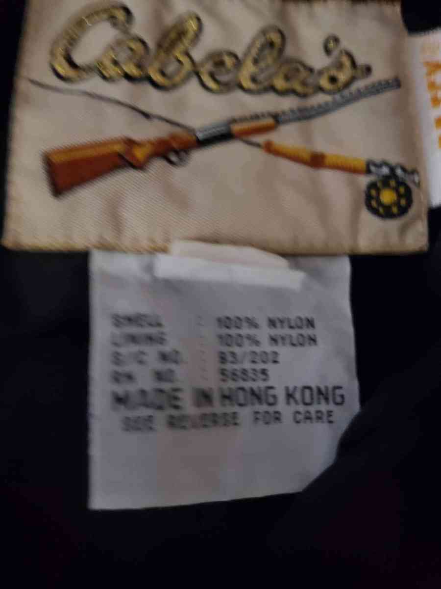 Cabelas size medium tall maroon Jacket full zipper - Altoona, Alabama - FleaMarketBay