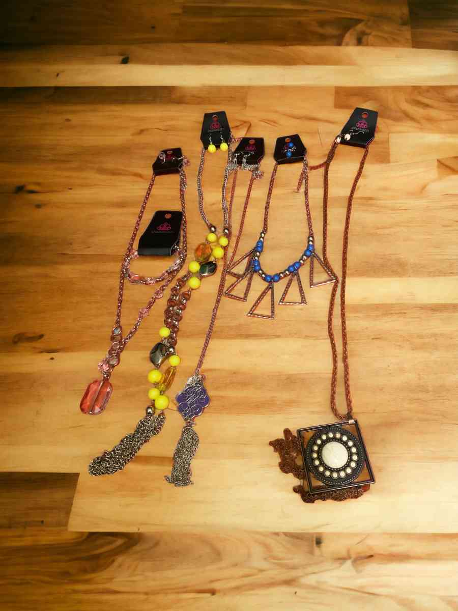 paparazzi bundle necklace w earrings bracelets new - Altoona, Alabama - FleaMarketBay