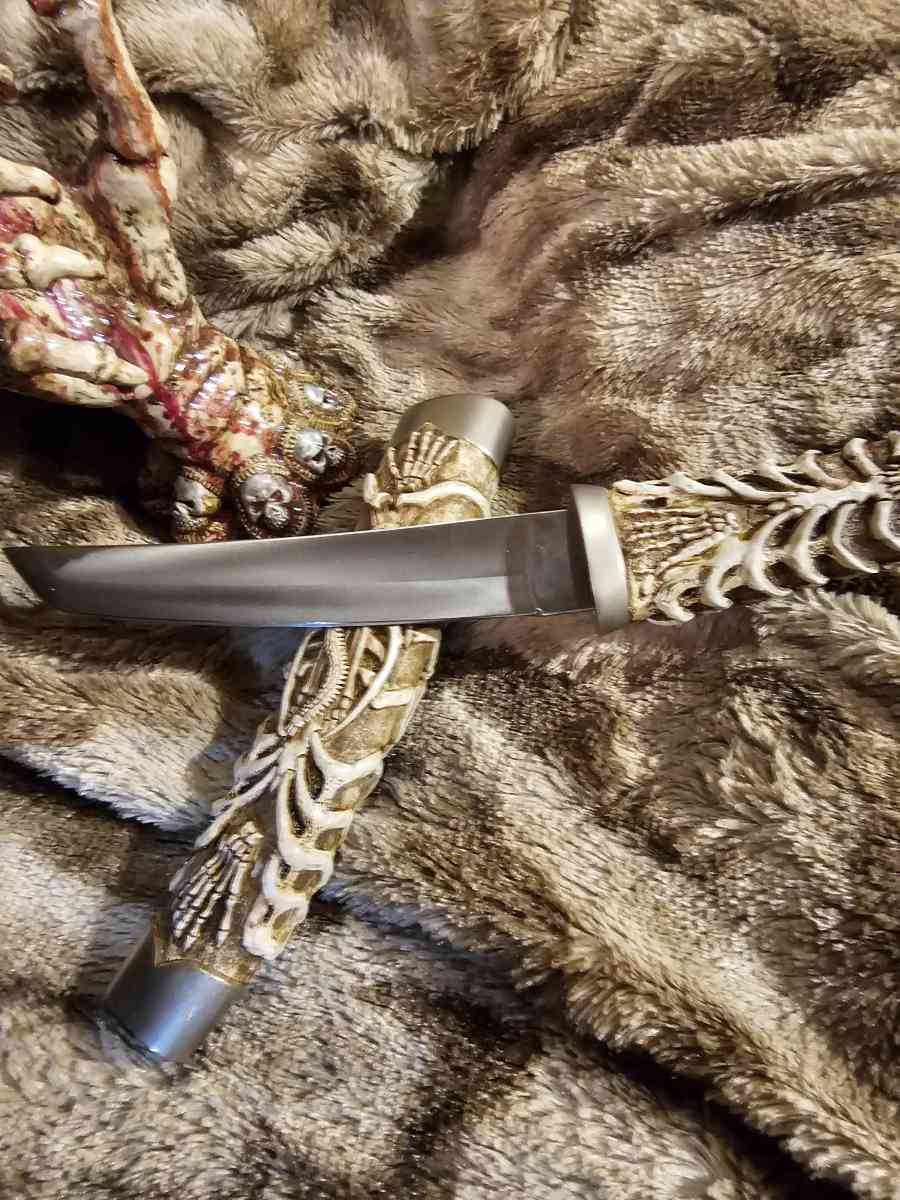 skull blade - Charleston, Arkansas - FleaMarketBay