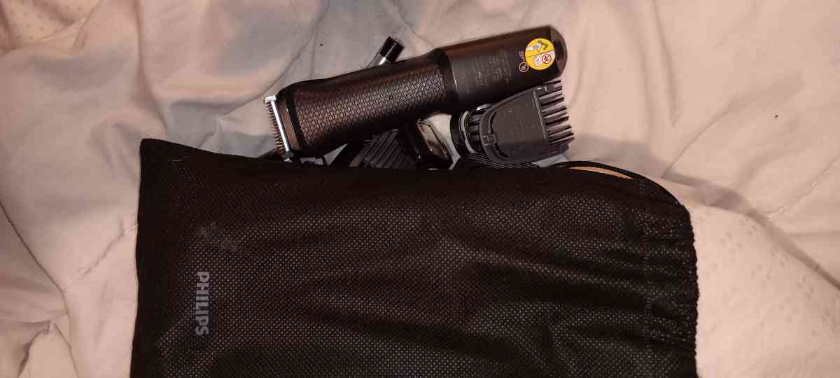 razor one electric the other rechargeable - Knoxville, Tennessee - FleaMarketBay