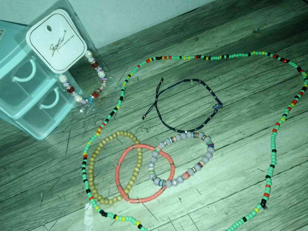Beaded Jewlery - Los Angeles, California - FleaMarketBay