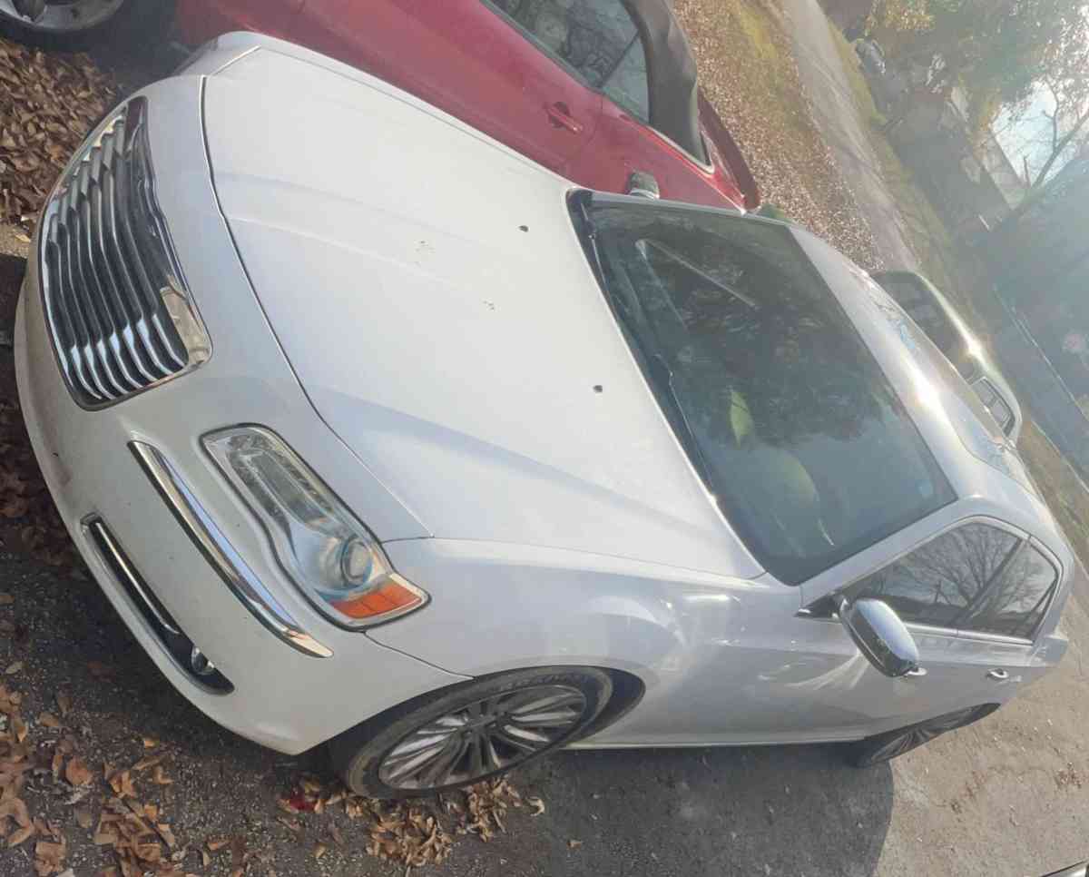 White 2013  Chrysler 300C Sedan 4D - Lawrenceburg, Tennessee