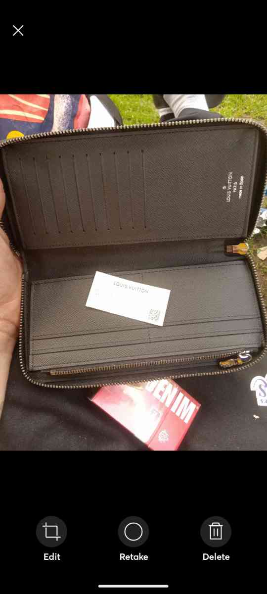 unisex LV wallet - Los Angeles, California - FleaMarketBay