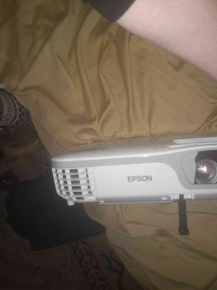 Epson home cinema 3LCD 1080p projector - Cumberland, North Carolina - FleaMarketBay