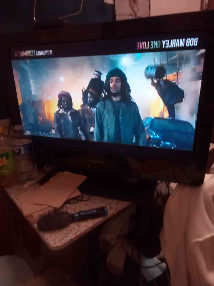 26 inch Emerson tv with built in DVD player - Alpine, Arizona