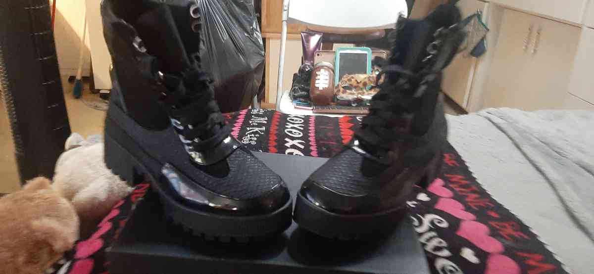 Girls boots size 9 - Indianapolis, Indiana - FleaMarketBay