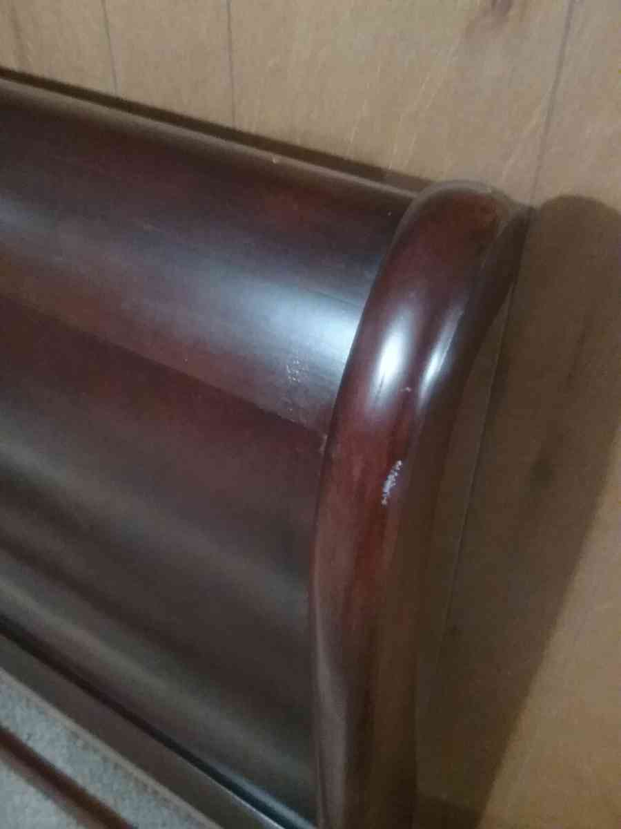 queen size bed frame - Kansas City, Missouri - FleaMarketBay