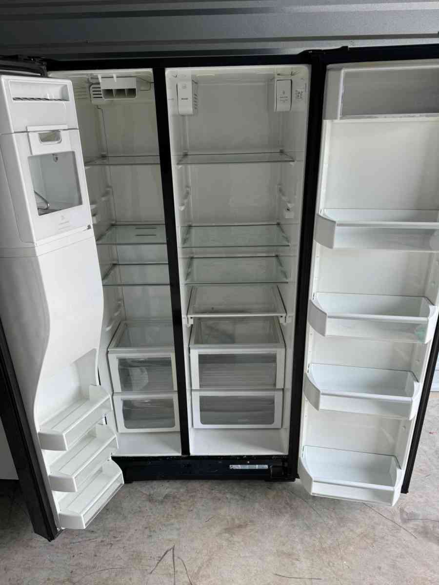 Black Side by side whirlpool refrigerator DelivereyAvailab - Lakeland, Florida - FleaMarketBay