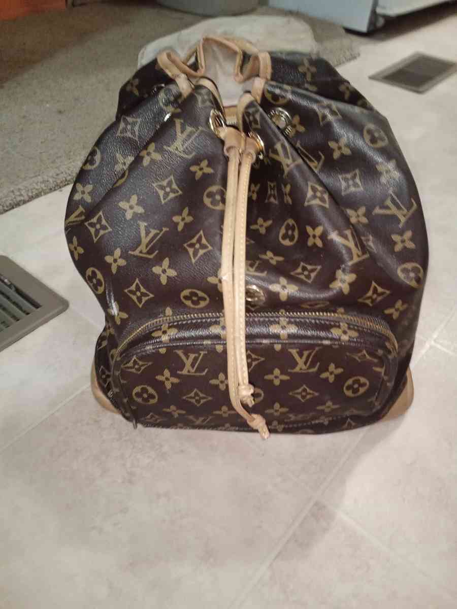 Louis Vuitton bag - Batesville, Mississippi - FleaMarketBay