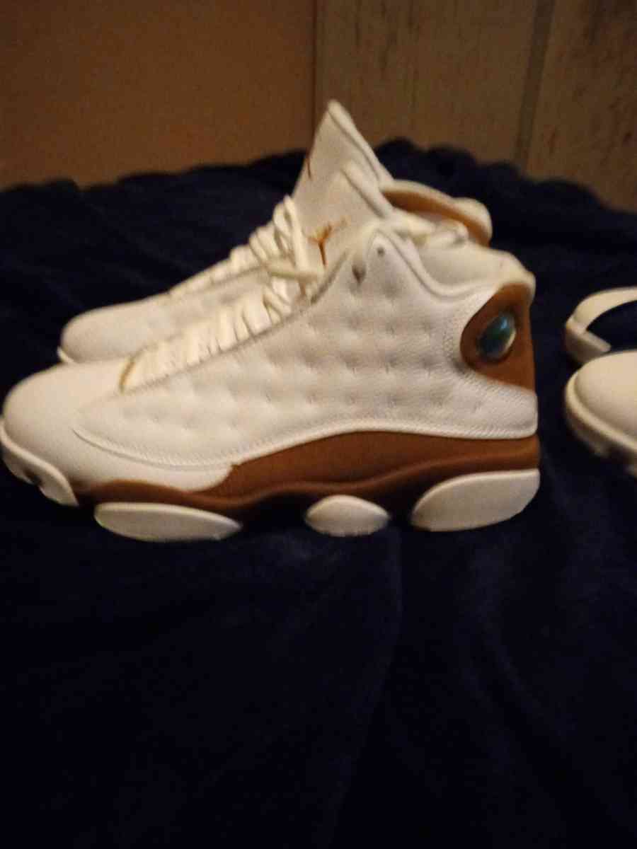 Jordan retro 13  authentic size 12 - Detroit, Michigan - FleaMarketBay