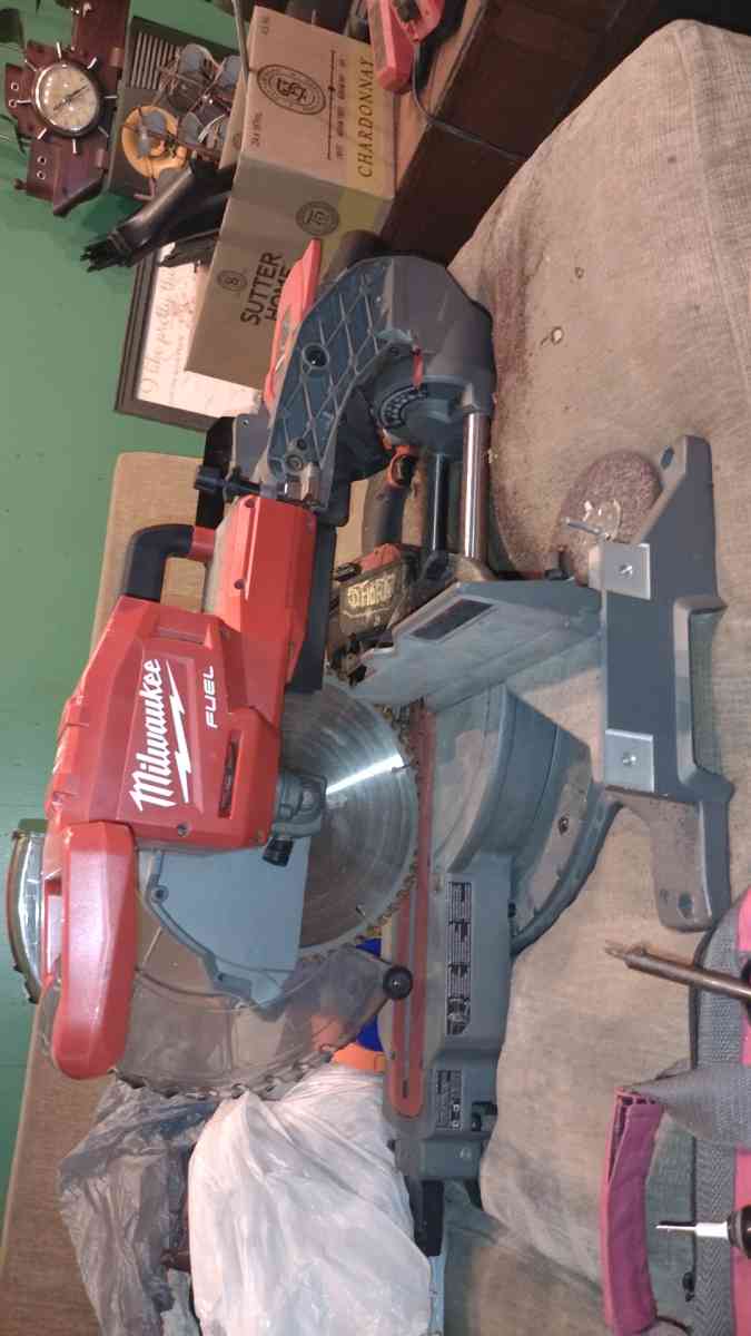 Milwaukee Fuel 10 in Dual Bevel Compound Sliding Miter Saw - Bethel, Ohio