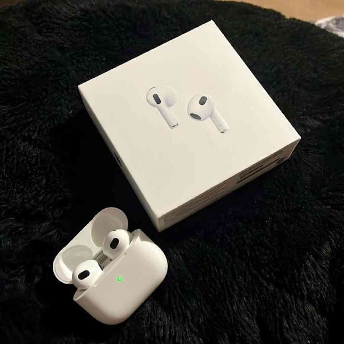 3rd generation airpods - Alvarado, Texas