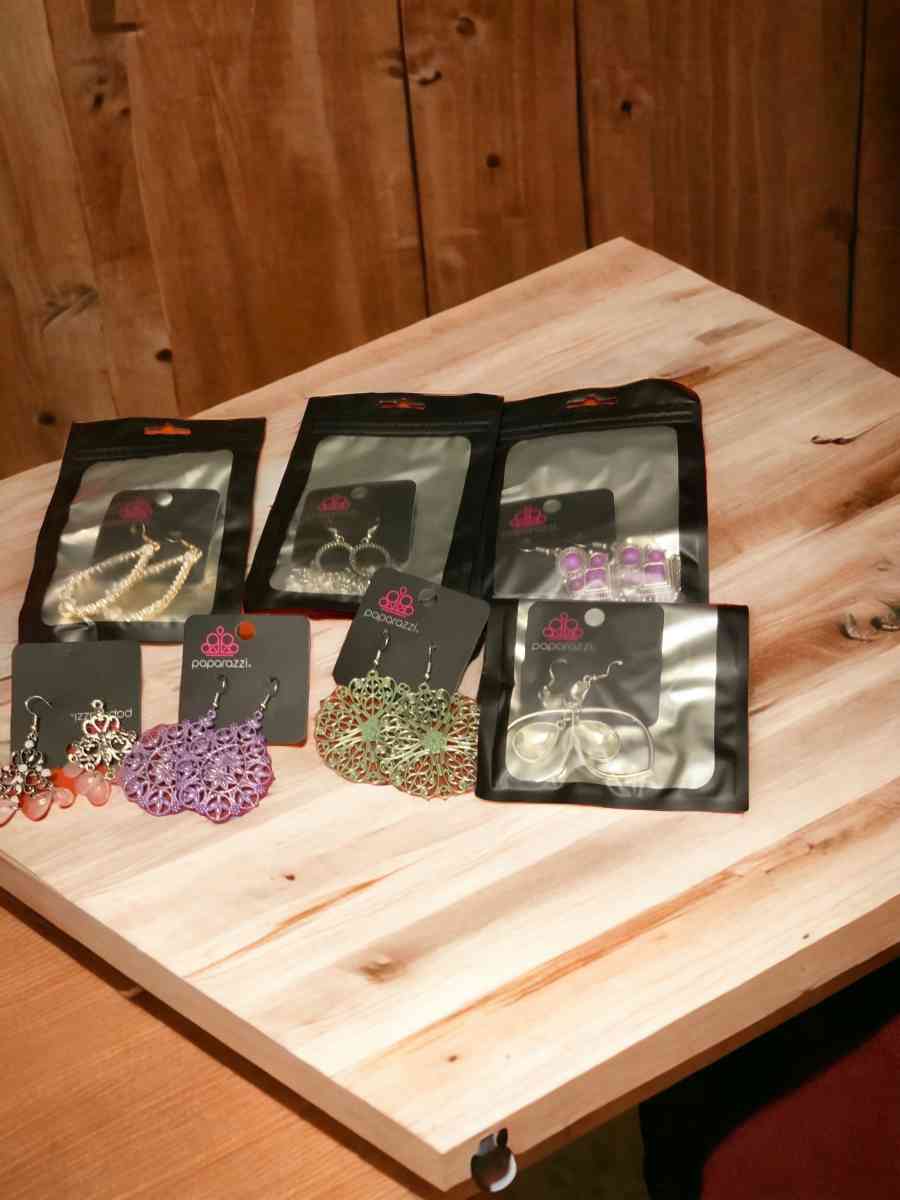 paparazzi bundle necklace w earrings bracelets new - Altoona, Alabama - FleaMarketBay