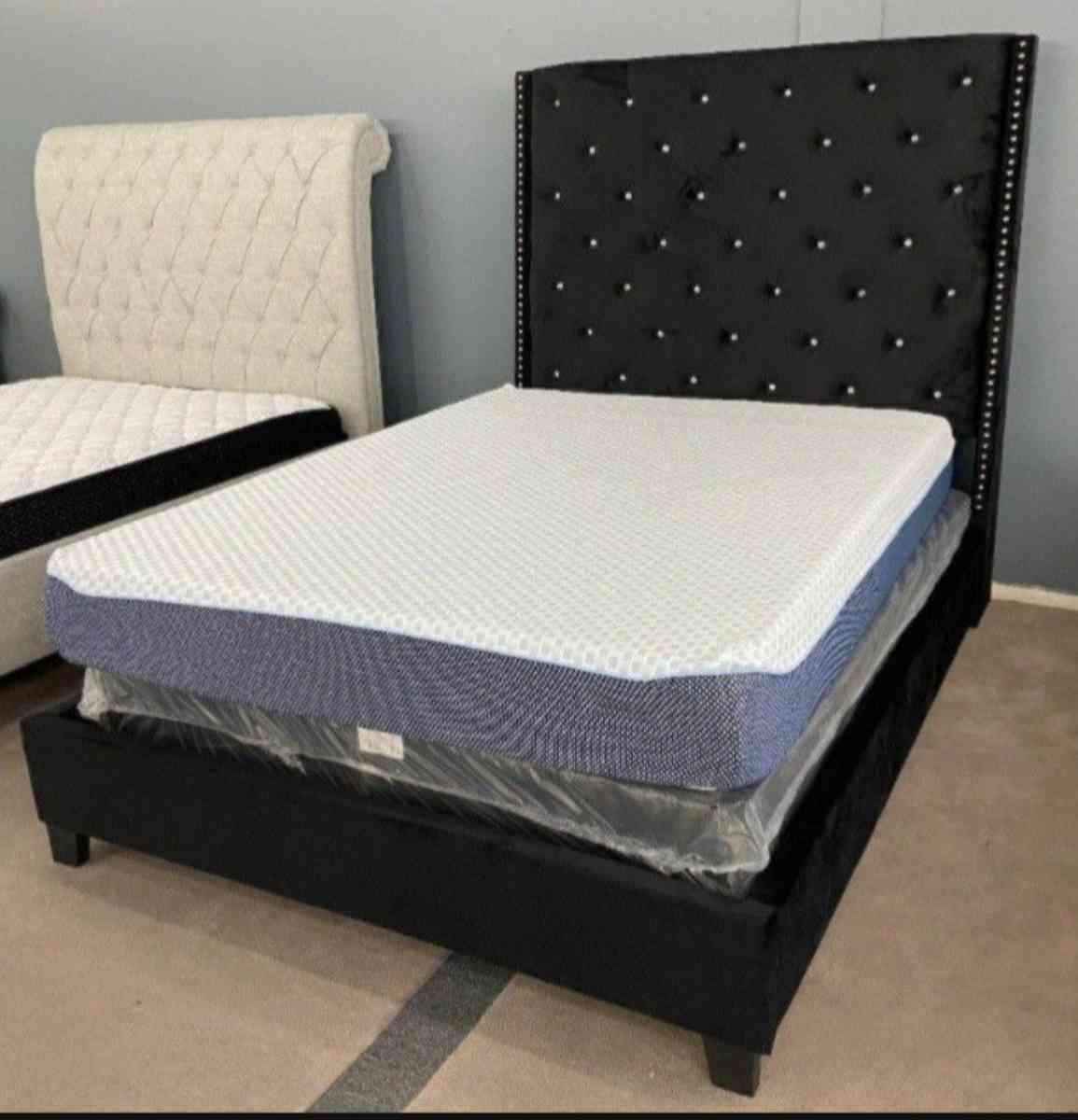 Black queen Upholstered Bed Frame Cama king Size Available - Houston, Texas