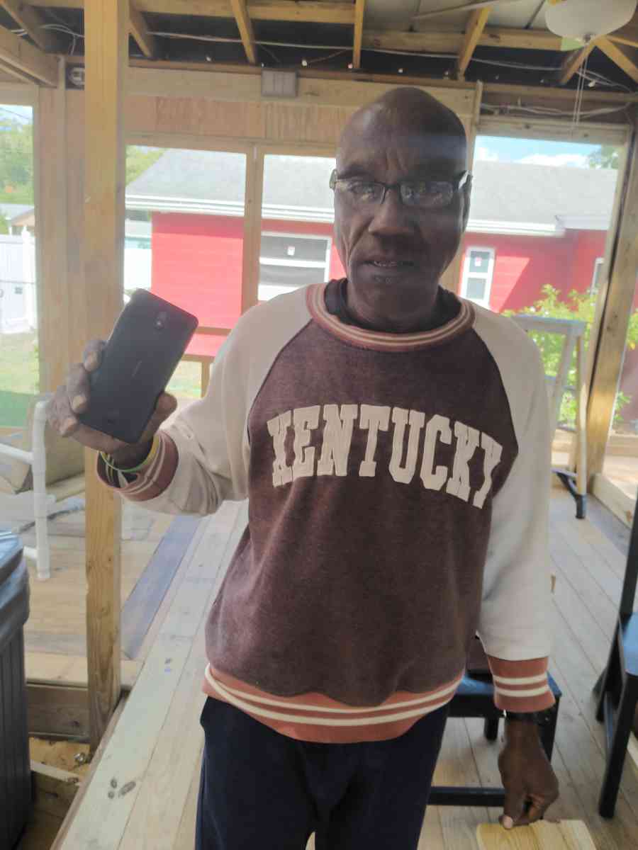 free SafeLink wireless phones - Winter Park, Florida - FleaMarketBay