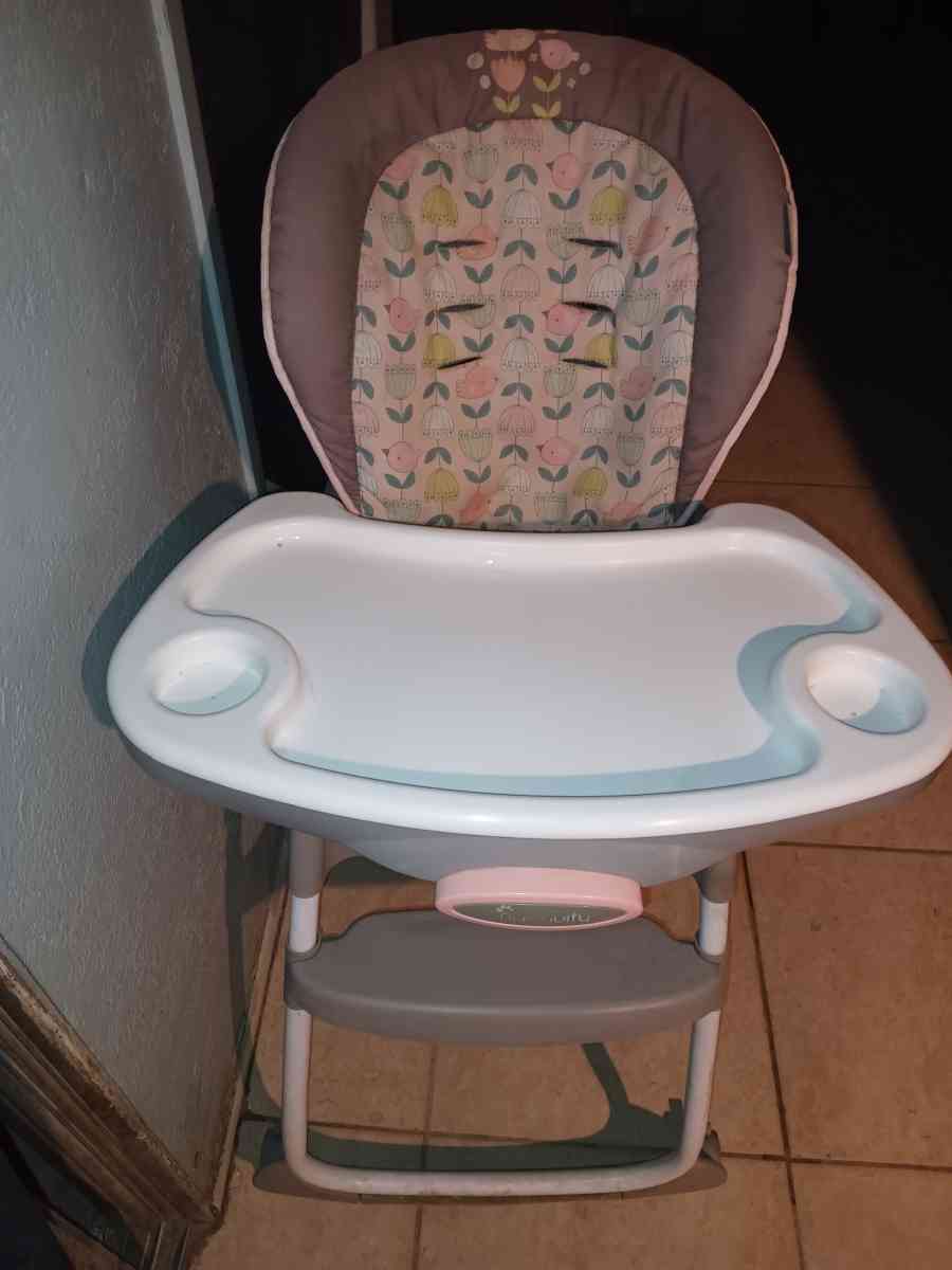 Babygirl Feeding Highchairs - Las Vegas, Nevada - FleaMarketBay