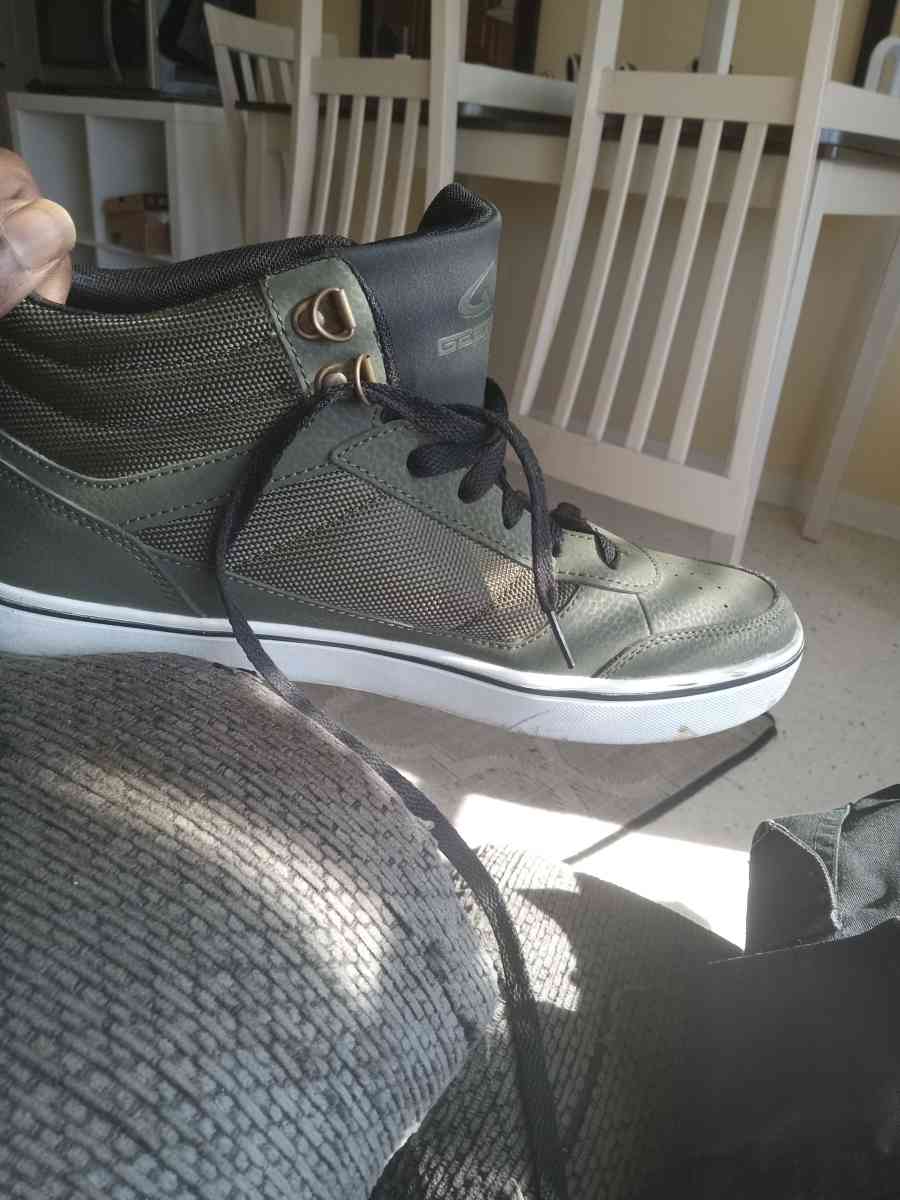 shoes size 9 half - Eunice, Louisiana - FleaMarketBay