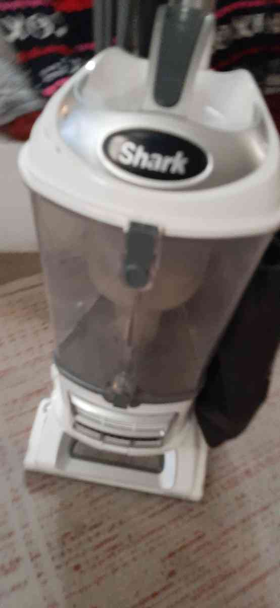 shark liftaway - Indianapolis, Indiana - FleaMarketBay