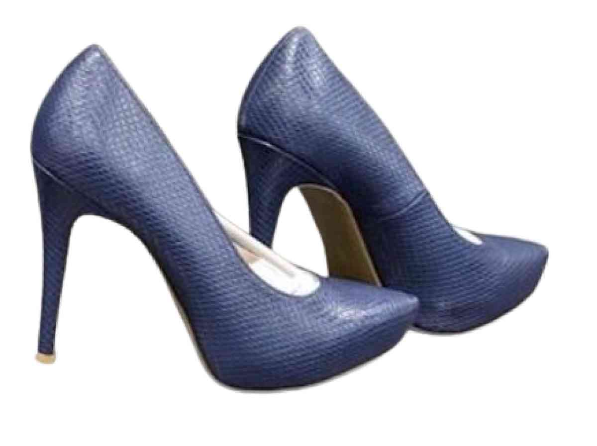 NWBox BCBG Womens Heels - Chicago Heights, Illinois - FleaMarketBay