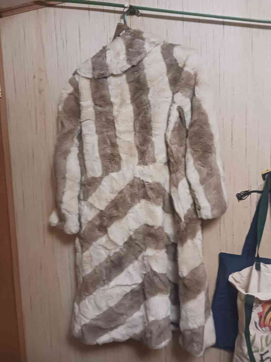 vintage fake fur coat - Glenallen, Missouri - FleaMarketBay