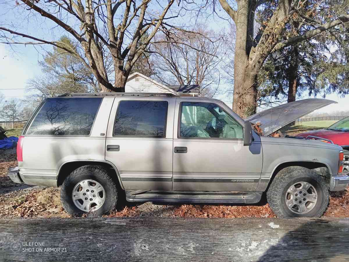 1999 Chevy Tahoe 30k miles on engine needs transmission - Midway, Kentucky - FleaMarketBay